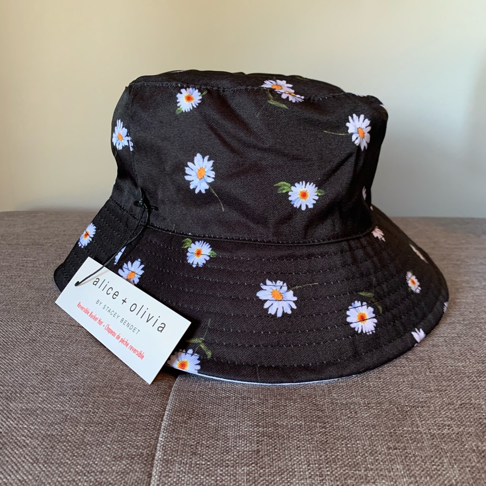 BNWT alice + olivia reversible bucket hat